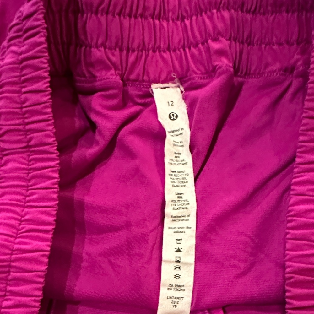 Lululemon Hotty Hot 4” shorts - Picture 3 of 3